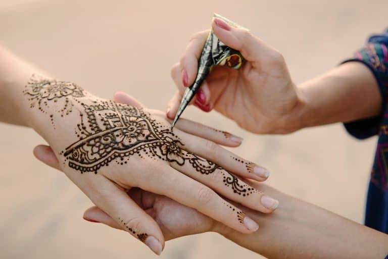 Best Henna Tattoos 2023: Everything You Need To Know + Best Design Ideas