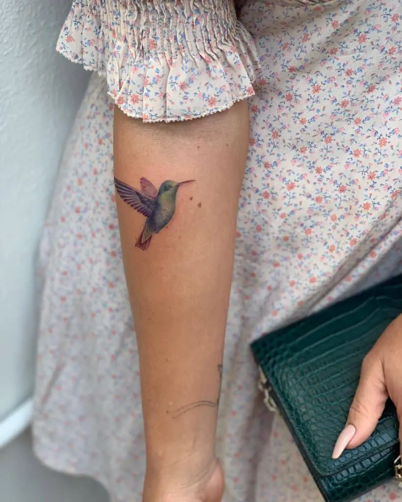 Which celebrities have hummingbird tattoos 1