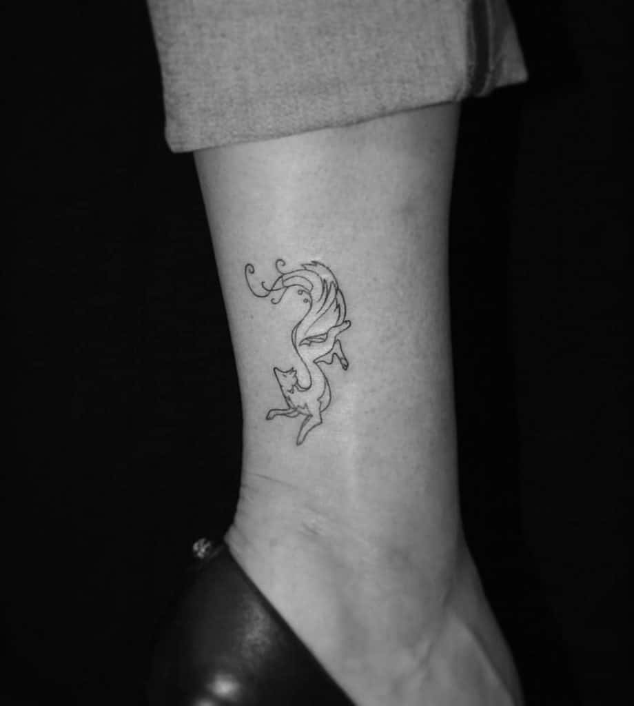 Fox Tattoos: Meaning, Symbolism, and Best Design Ideas for 2024 38 Minimal Fox Tattoo 4