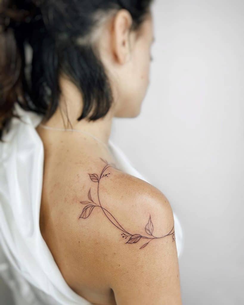 15 Tips for Tattoos That Look Better as You Age 40 Shoulder tattoo that age well 3