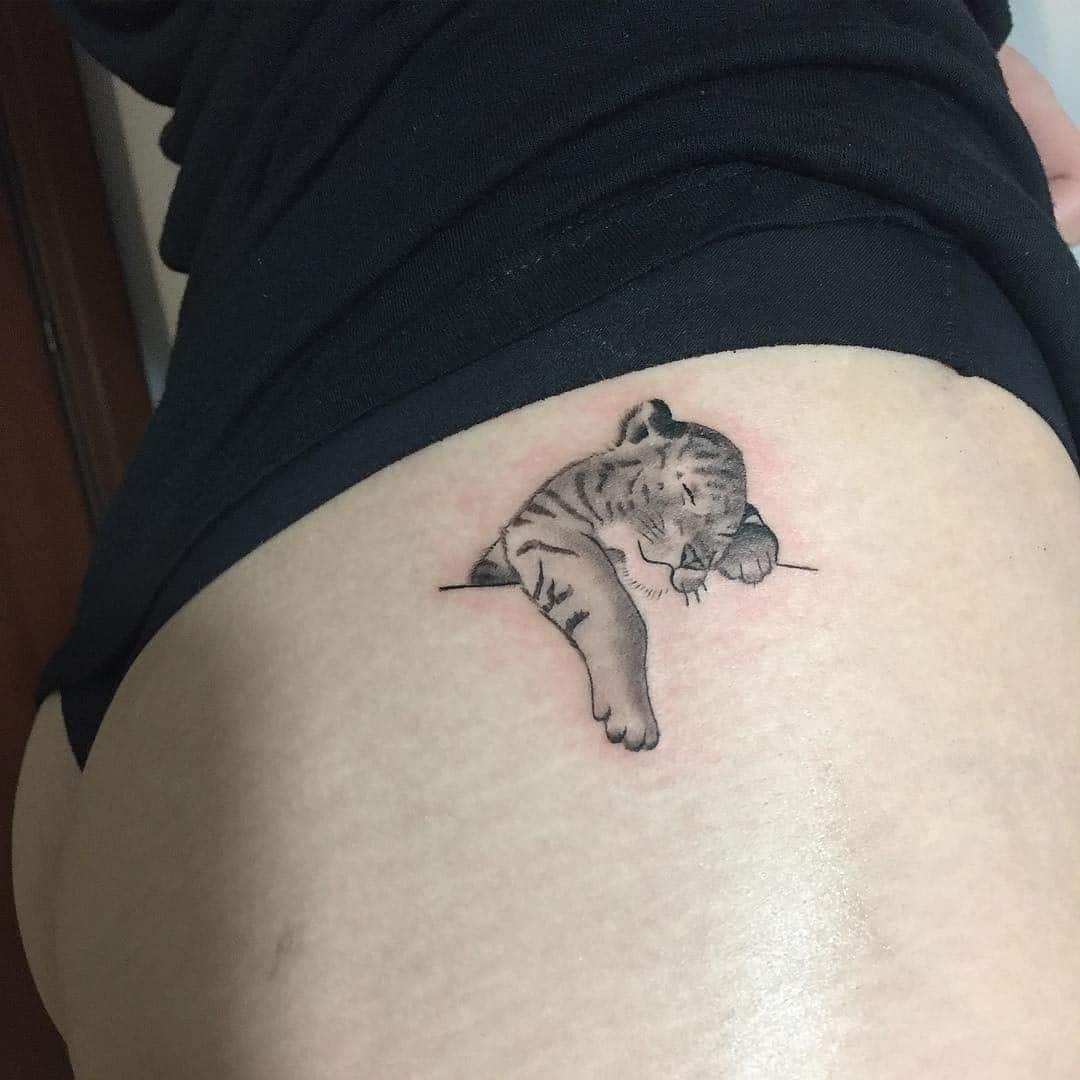 Feminine Back Tiger Tattoo For Women 