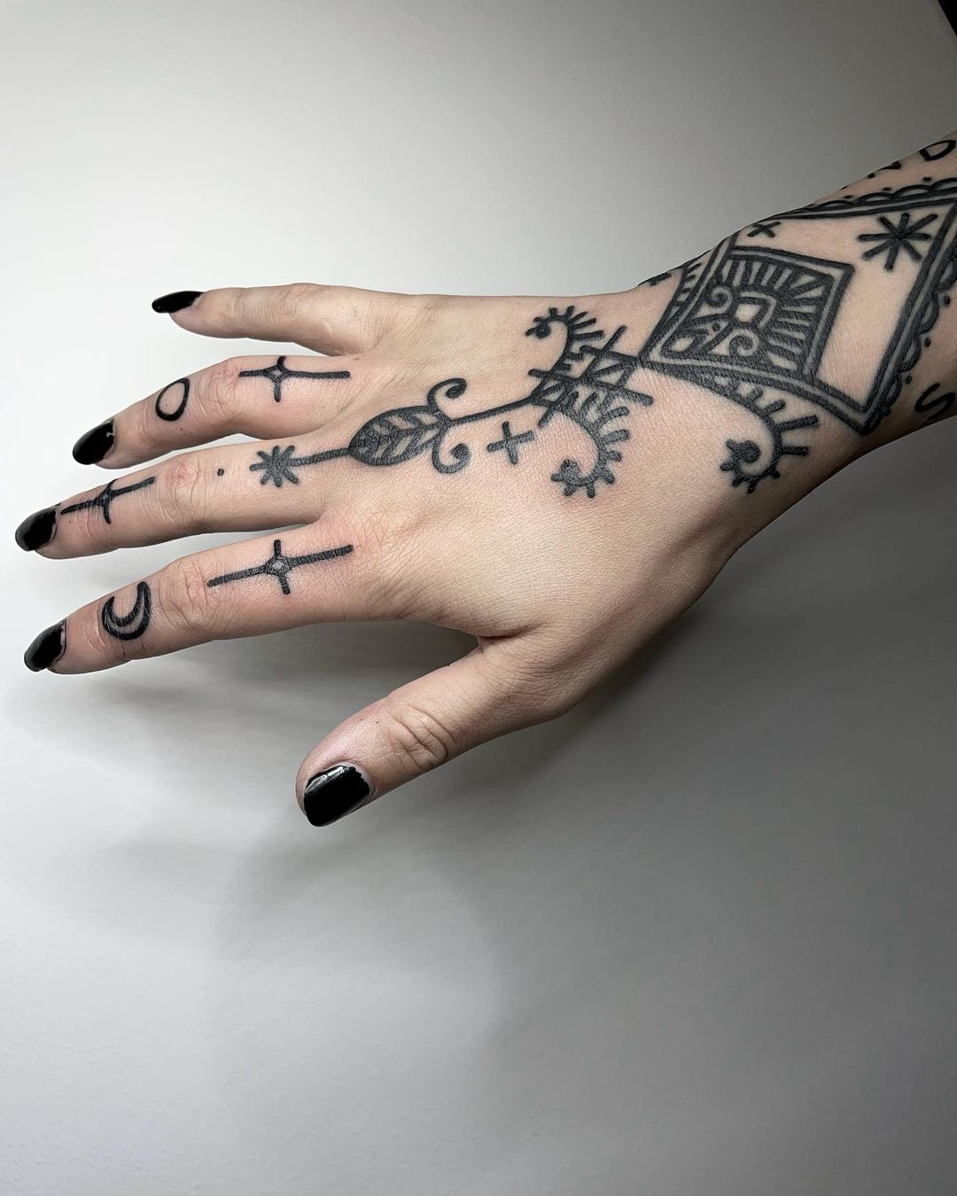 long lasting finger tattoo