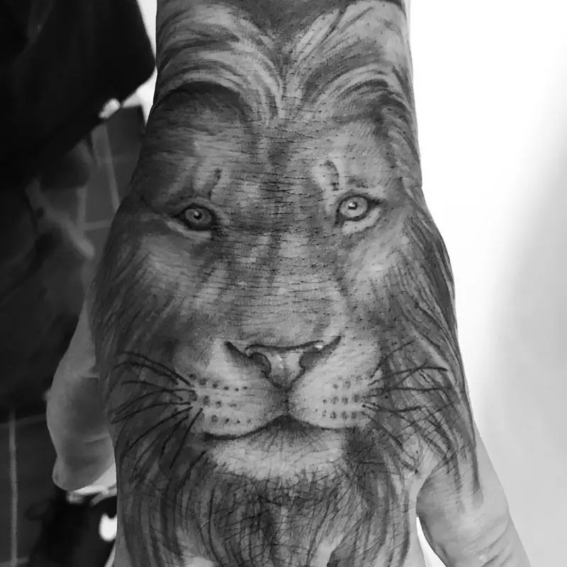 Realistic Lion Tattoos On The Hand 1